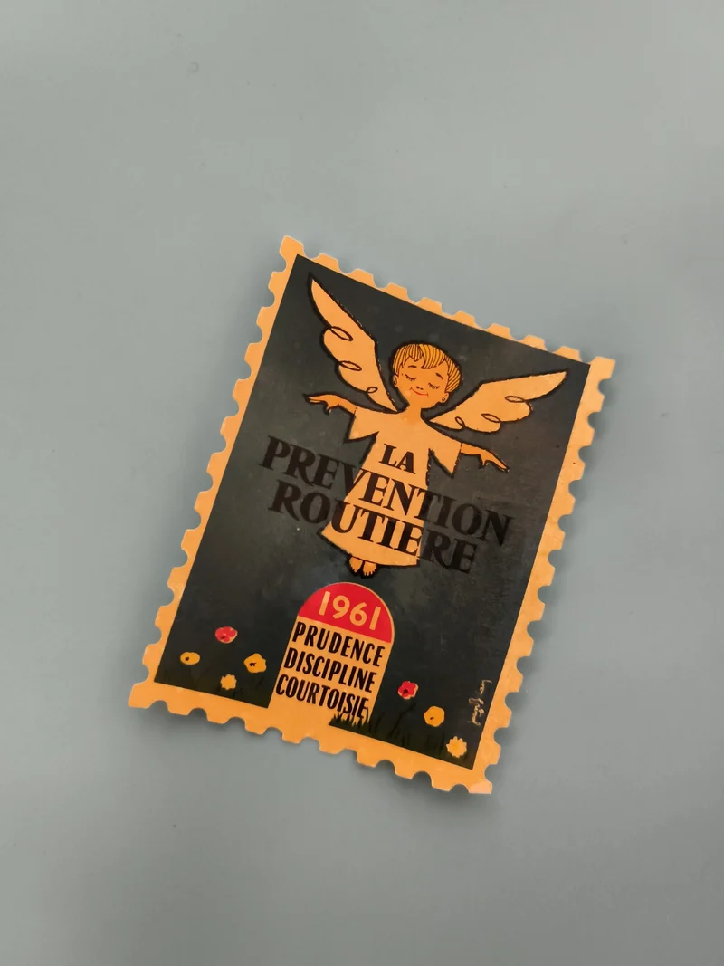 Vignette Prévention Routière 1961 ange jaune philatélie sécurité route (Ref 2)