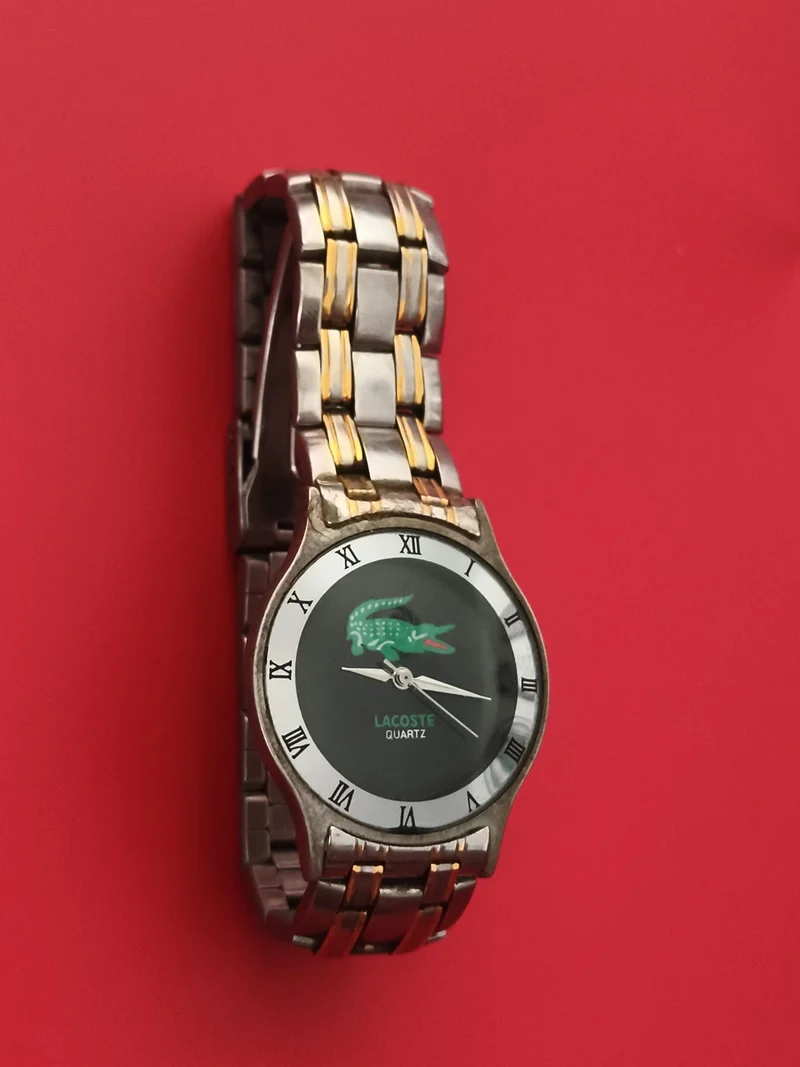Montre Lacoste quartz gris doré cadran logo crocodile pile à changer