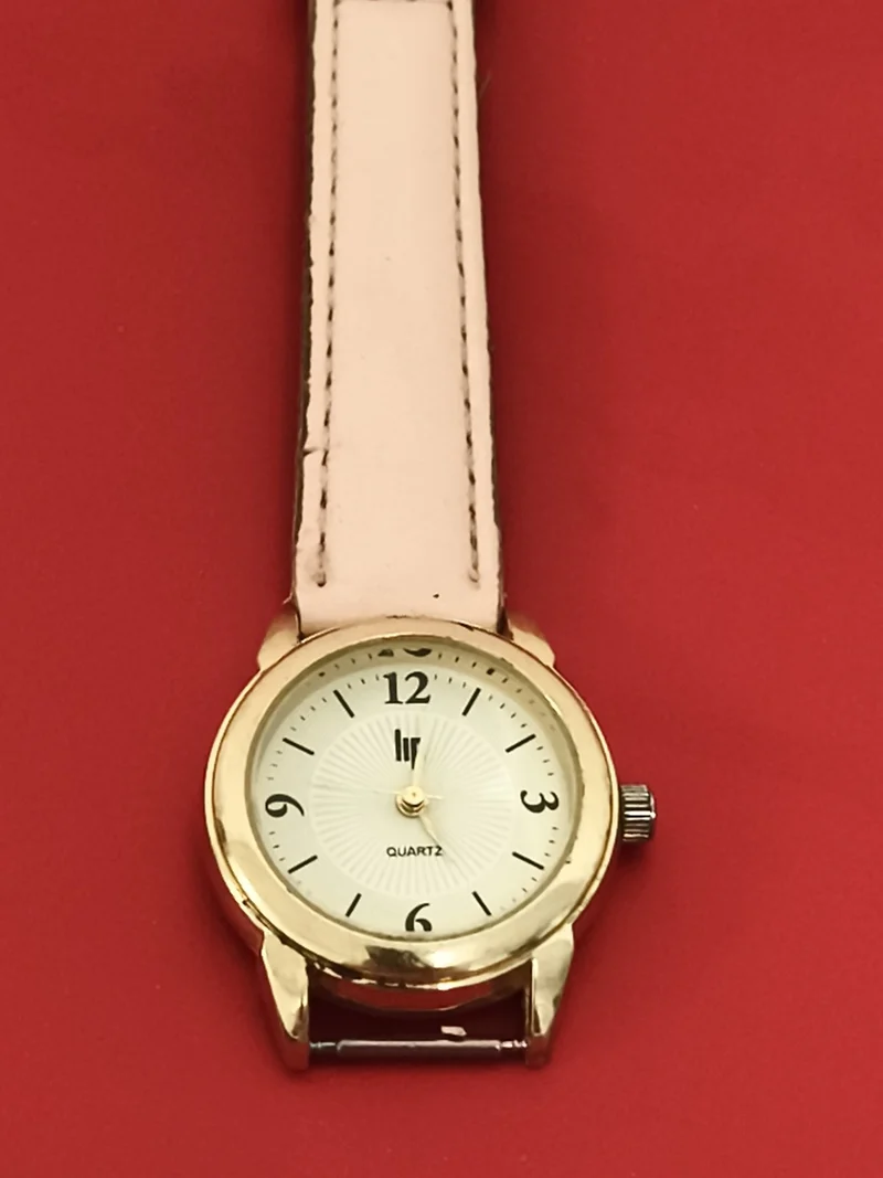 Montre Lip quartz femme dorée cadran blanc bracelet rose vintage à pile