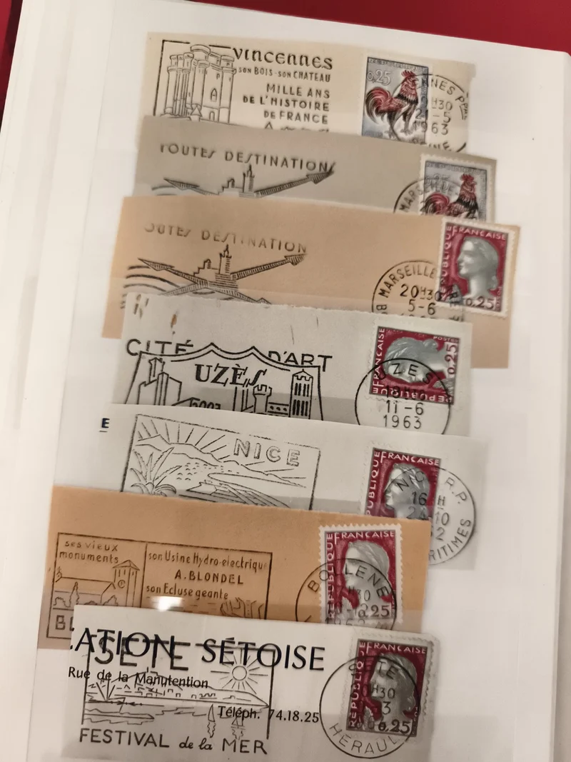 Lot de fragments d’enveloppes oblitérées France thèmes villes timbres Marianne
