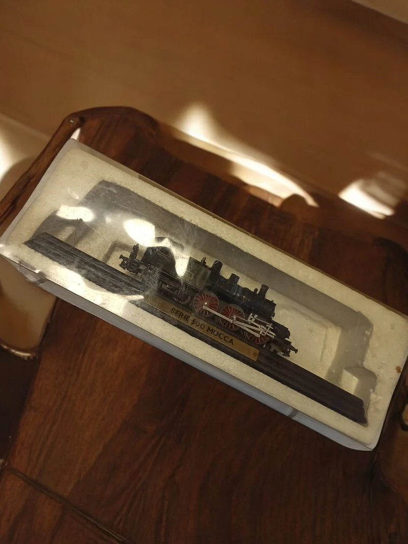 Locomotive miniature SERIE 500 MUCCA vintage, modèle ancien sous vitrine