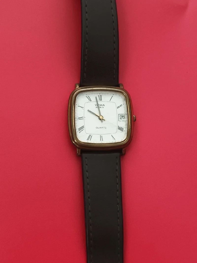 Montre vintage Yema Paris quartz cadran blanc dateur à réviser