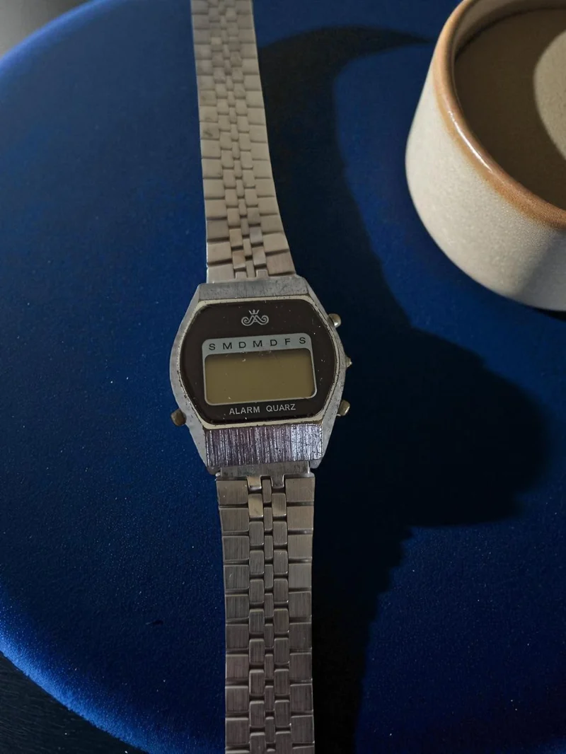 Montre digitale vintage femme, bracelet métal, rétro années 80, Alarm Quartz