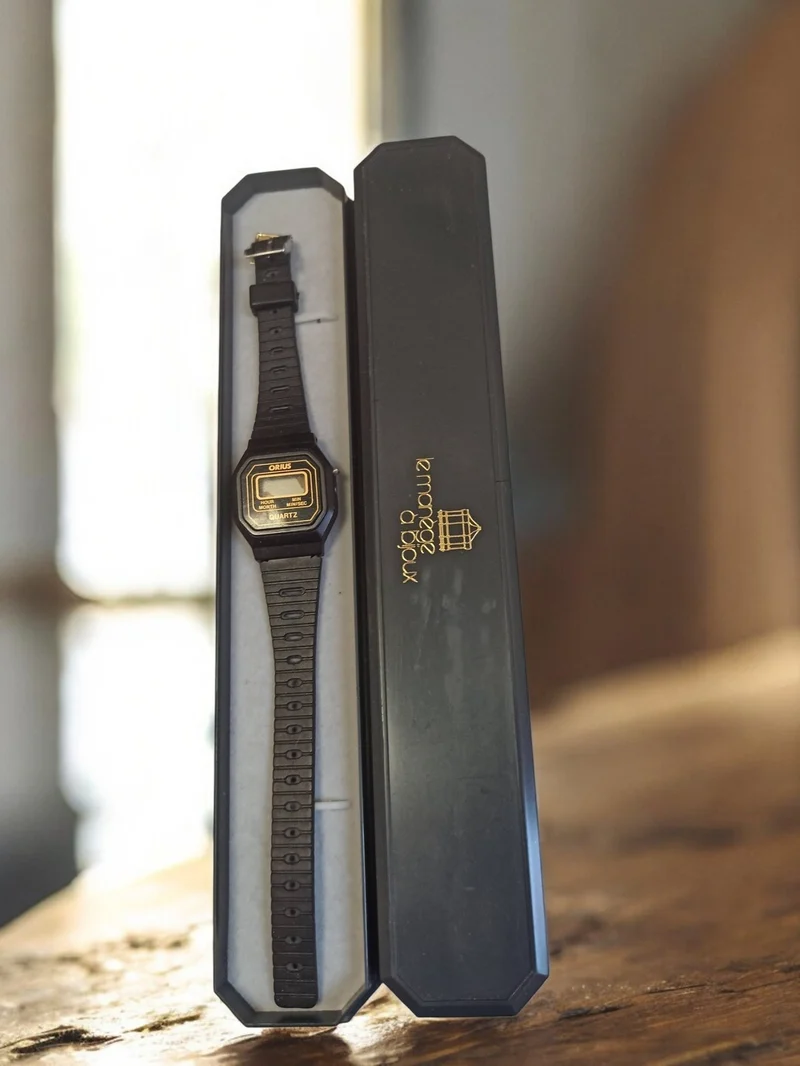 Montre digitale femme Orius vintage noire doré rétro à restaurer années 80