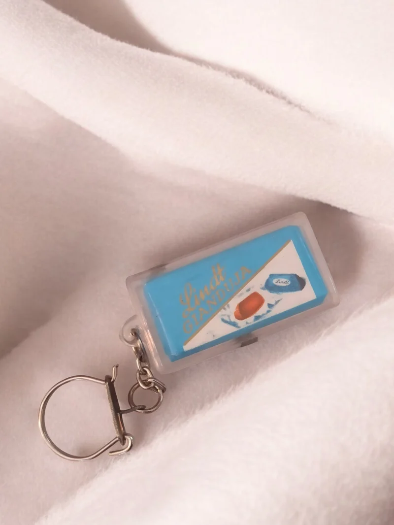 Porte-clés publicitaire vintage Lindt Gianduja ancien bleu rétro accessoire rare