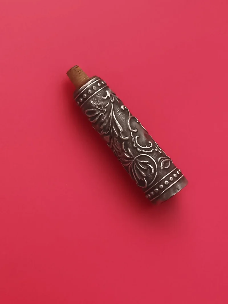 Porte-cigarette ancien décor floral relief, étui à cigarette vintage