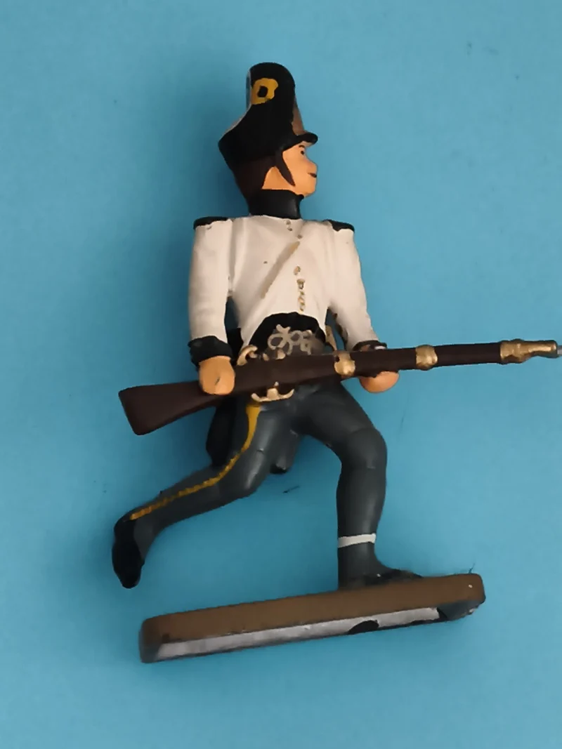Figurine soldat ancien plomb uniforme blanc noir fusil décor vintage militaire