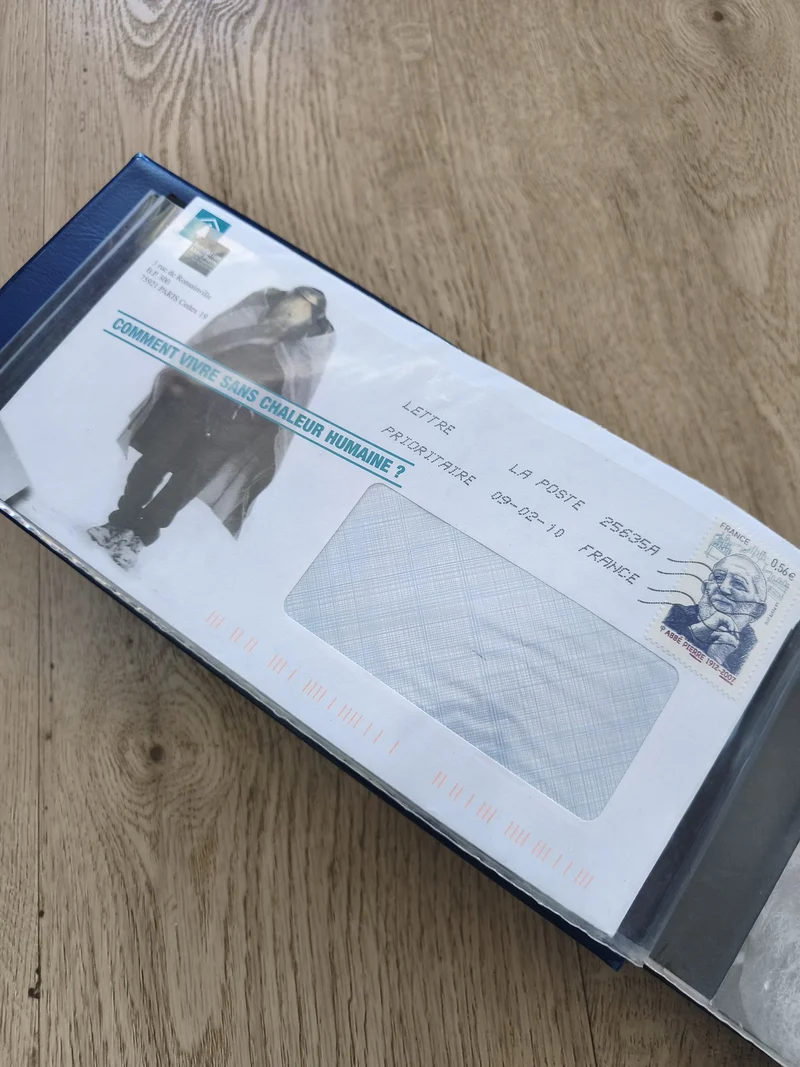 Enveloppe France philatélie illustrée, affranchissement et fenêtre transparente