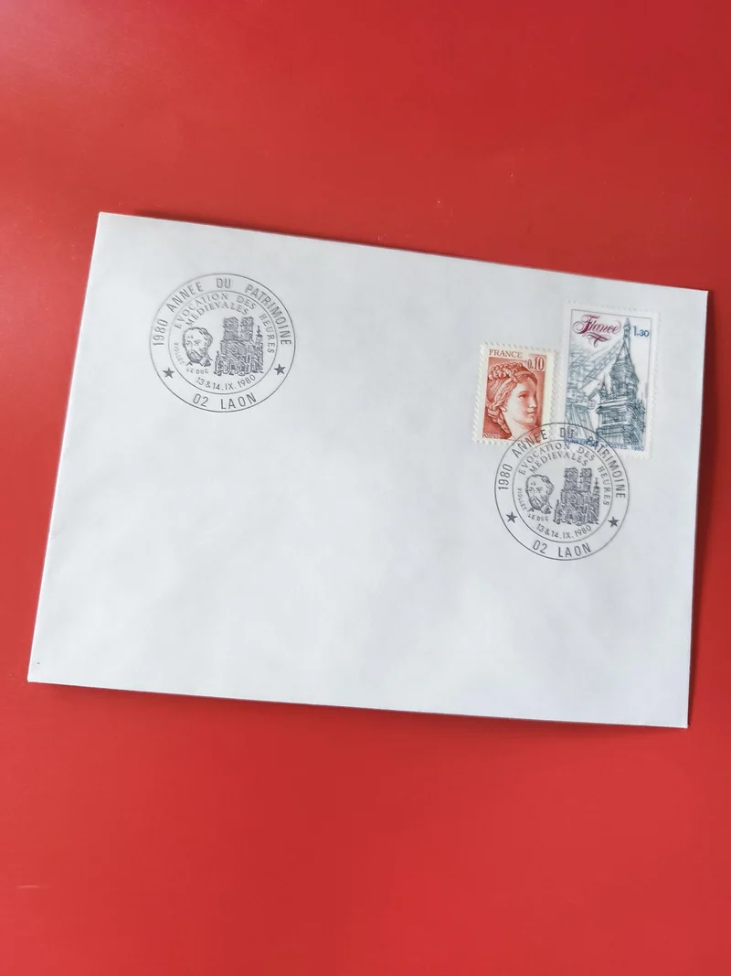 Enveloppe philatélie France avec timbres et cachet Laon 1980 événement