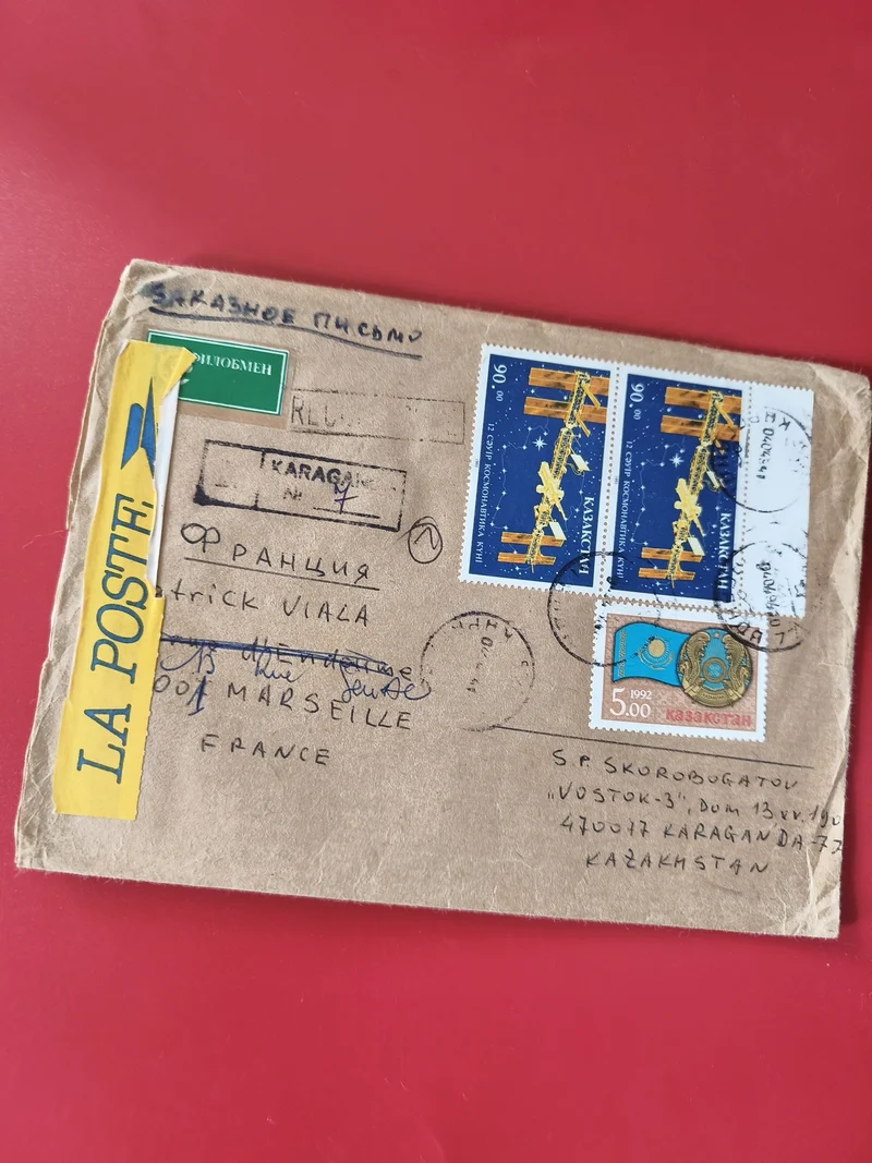 Enveloppe philatélie Kazakhstan affranchie, timbres spatiaux et poste 1992