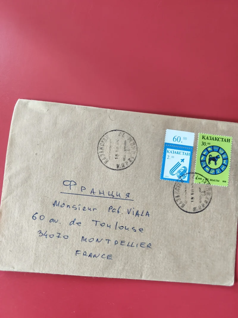 Enveloppe affranchie Kazakhstan pour France avec timbres et cachets postaux