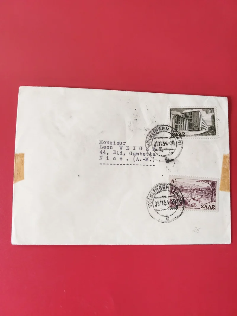 Enveloppe affranchie timbres Saar oblitérés, adresse tapée, fond blanc