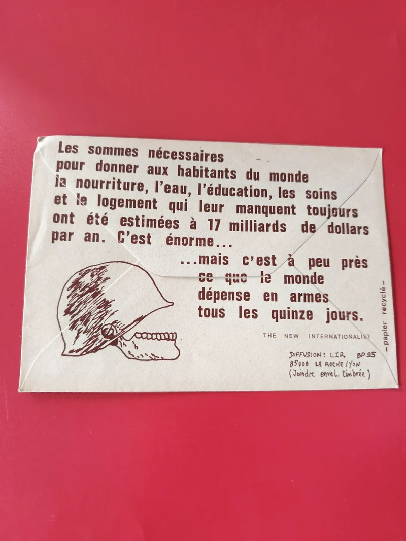 Enveloppe philatélie message pacifiste illustration casque crâne papier recyclé