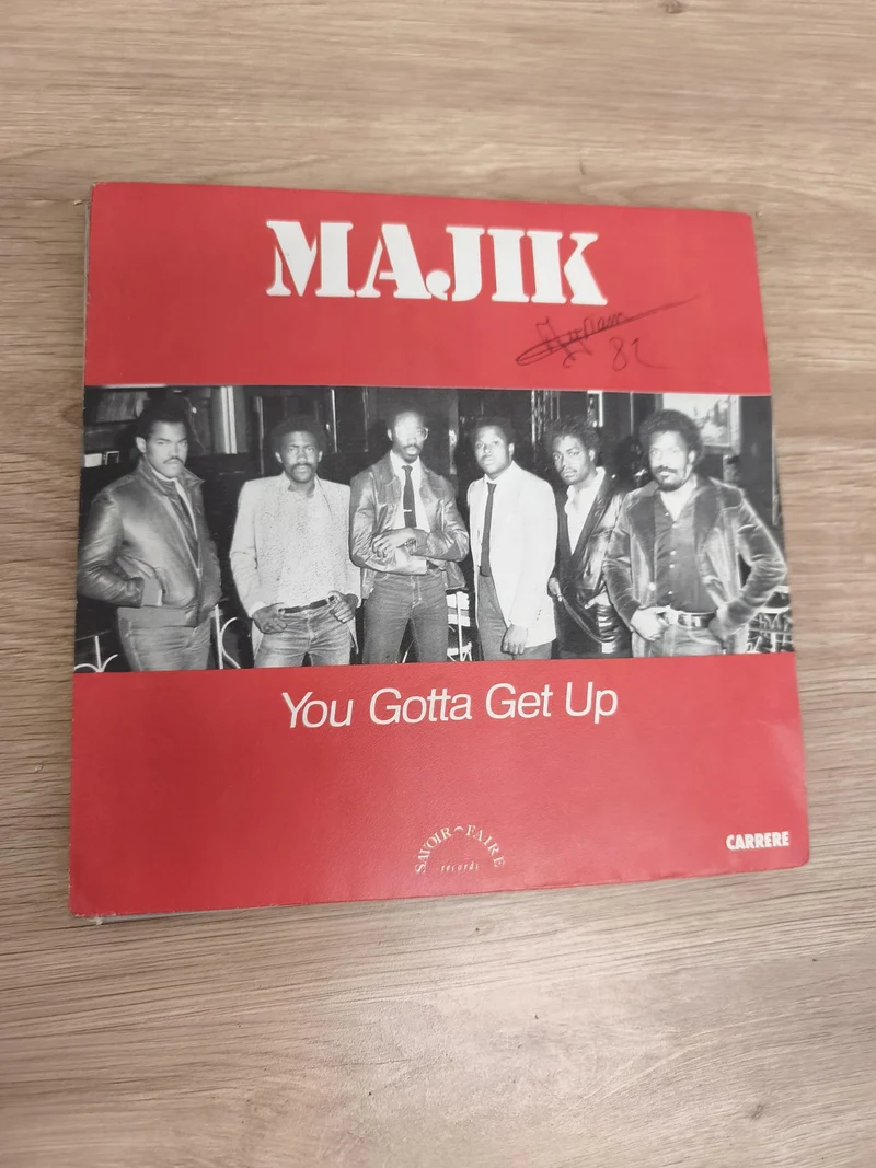 Vinyle 45T MAJIK You Gotta Get Up pochette rouge Carrere dédicacée