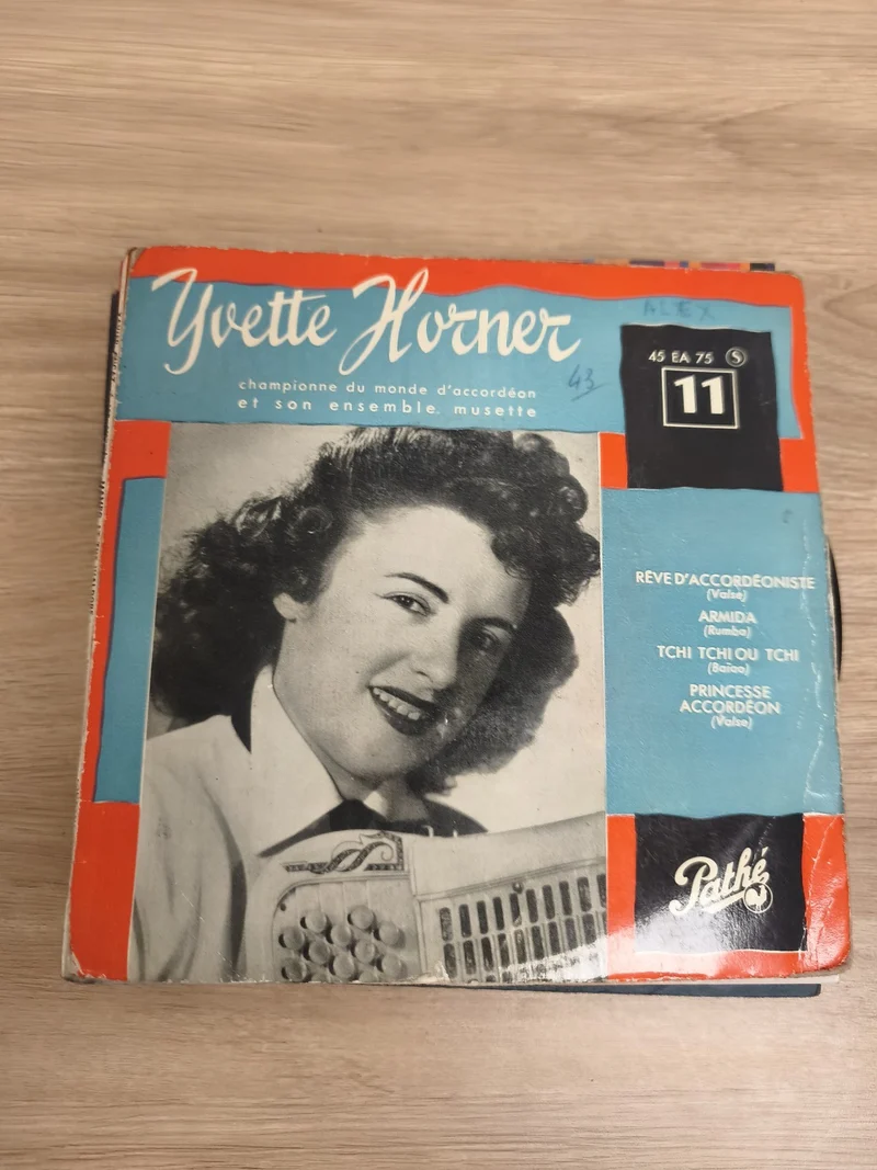 Vinyle 45 tours Yvette Horner Pathé pochette illustrée 4 titres musette (Ref 2)