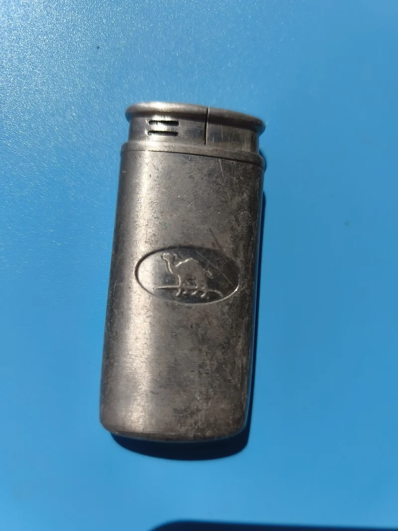 Ancien briquet publicitaire métal, motif animal, à restaurer, collection