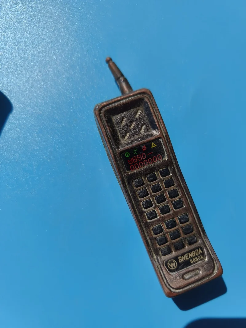 Ancien briquet publicitaire rétro forme téléphone portable SHENBOA 880X