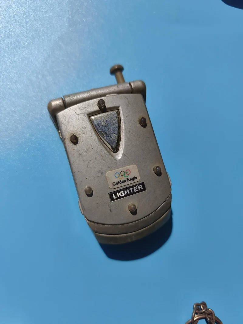 Ancien briquet publicitaire Golden Eagle forme téléphone portable rétro