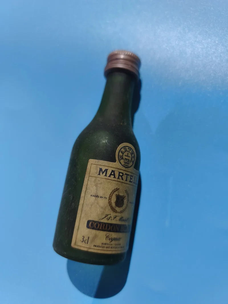 Mignonnette vintage Martell Cordon Bleu 3cl mi-pleine, bouteille ancienne collec