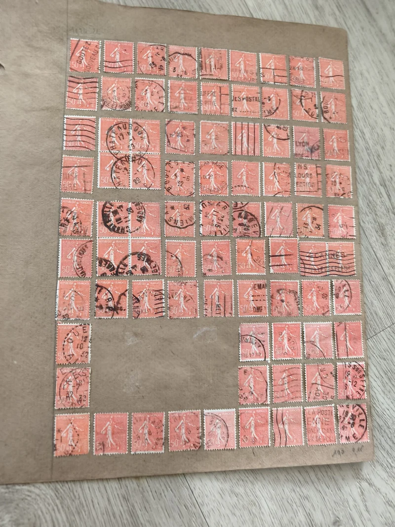 Gros lot ancien timbres Marianne 50c oblitérés sur planche philatélie étude
