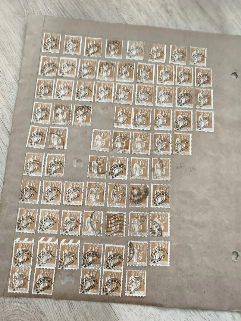 Gros lot ancien timbres Marianne 45c oblitérés sur planche philatélie étude