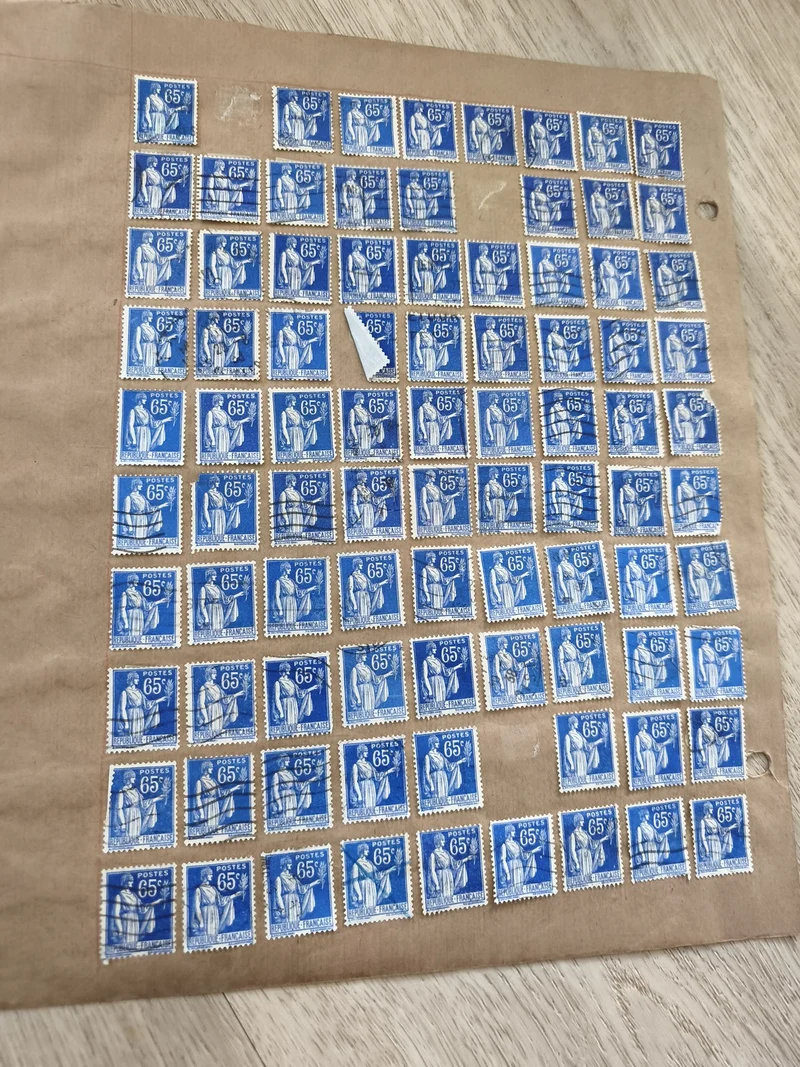 Gros lot ancien timbres Marianne 65c bleu sur planche philatélie étude France