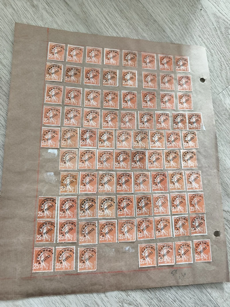 Gros lot anciens timbres Marianne 25c orange sur planche philatélie étude