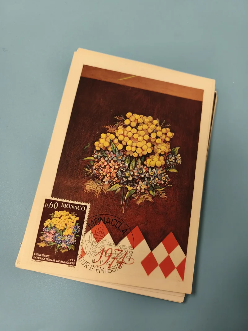 Carte postale Monaco bouquet fleurs timbre 1973 philatélie oblitérée