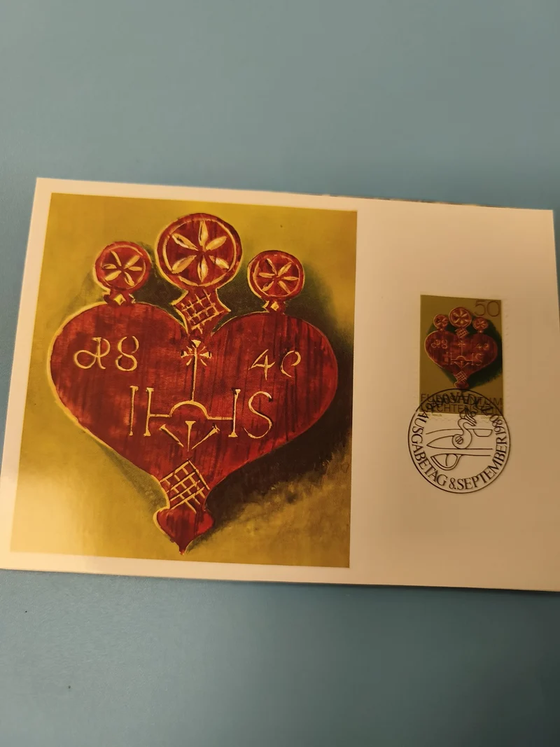 Carte postale philatélie c?ur rouge motif IHS timbre 50 décor religieux