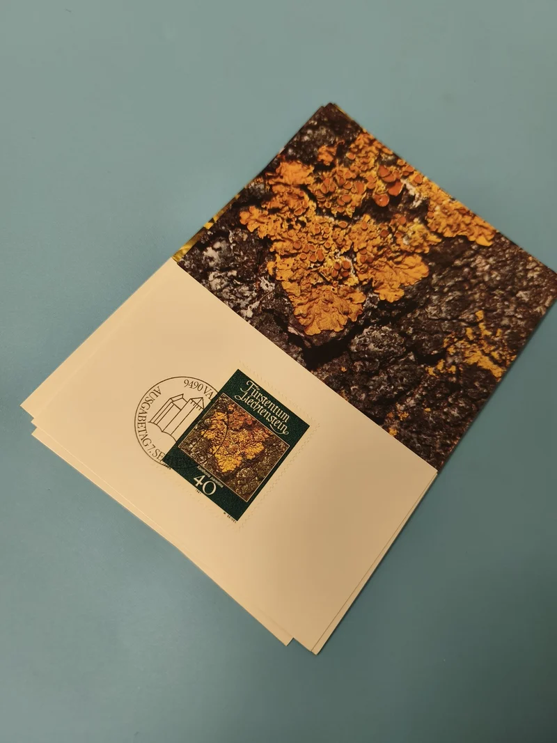 Carte postale timbrée Liechtenstein nature photographie lichen jaune