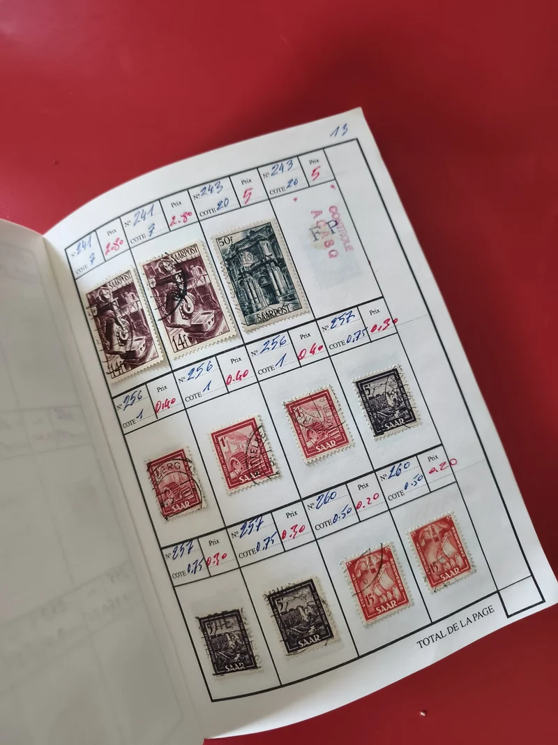 Classeur cahier de timbres à choix, pages illustrées, timbres variés, occasion
