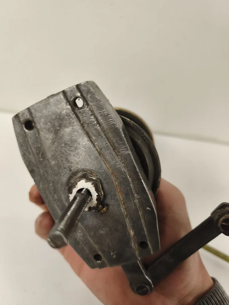 Ancienne poignée serrure de porte en métal, patine d?origine, pièce vintage