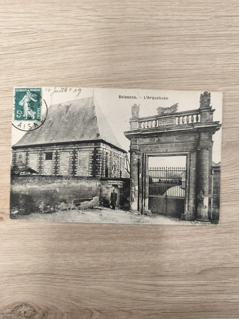 Ancienne carte postale Soissons L?Arquebuse noir et blanc, affranchie 1909