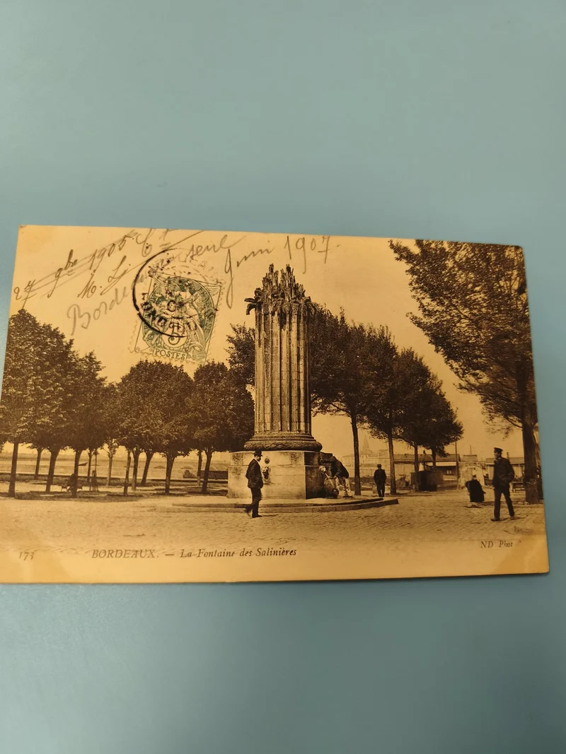 Ancienne carte postale Bordeaux Fontaine des Salinières animée écrite 1907