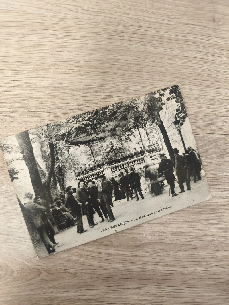 Ancienne carte postale Besançon La Musique à Granvelle noir et blanc vintage