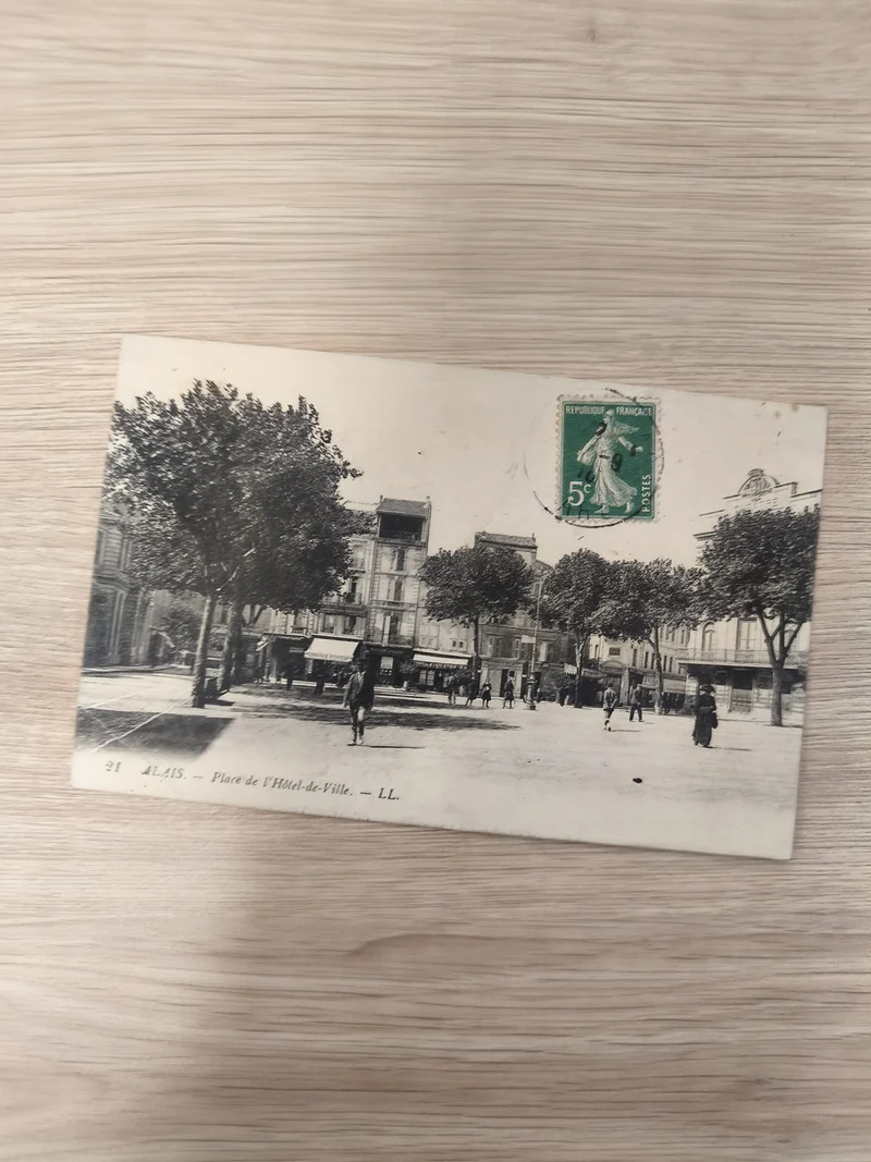 Carte postale ancienne Alais Hôtel de Ville LL affranchie timbre 5c collection