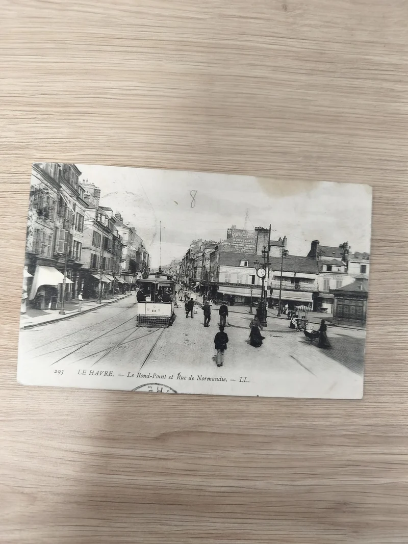 Ancienne CPA Le Havre Rond-Point Rue Normandie tramway noir et blanc vintage