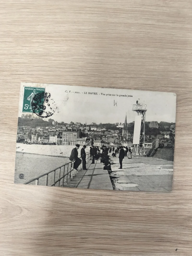 Ancienne carte postale CPA Le Havre grande jetée timbre 5c noir et blanc