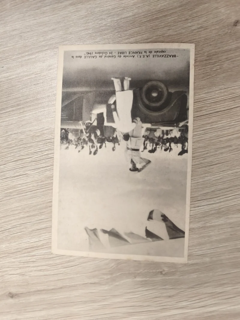 Ancienne carte postale aviation France Libérée 1940 arrivée du général de Gaulle