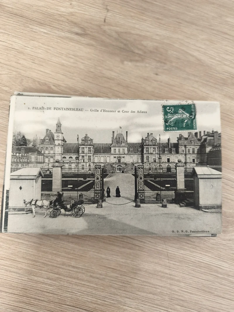 Ancienne carte postale Palais de Fontainebleau Grille d?Honneur CPA timbrée