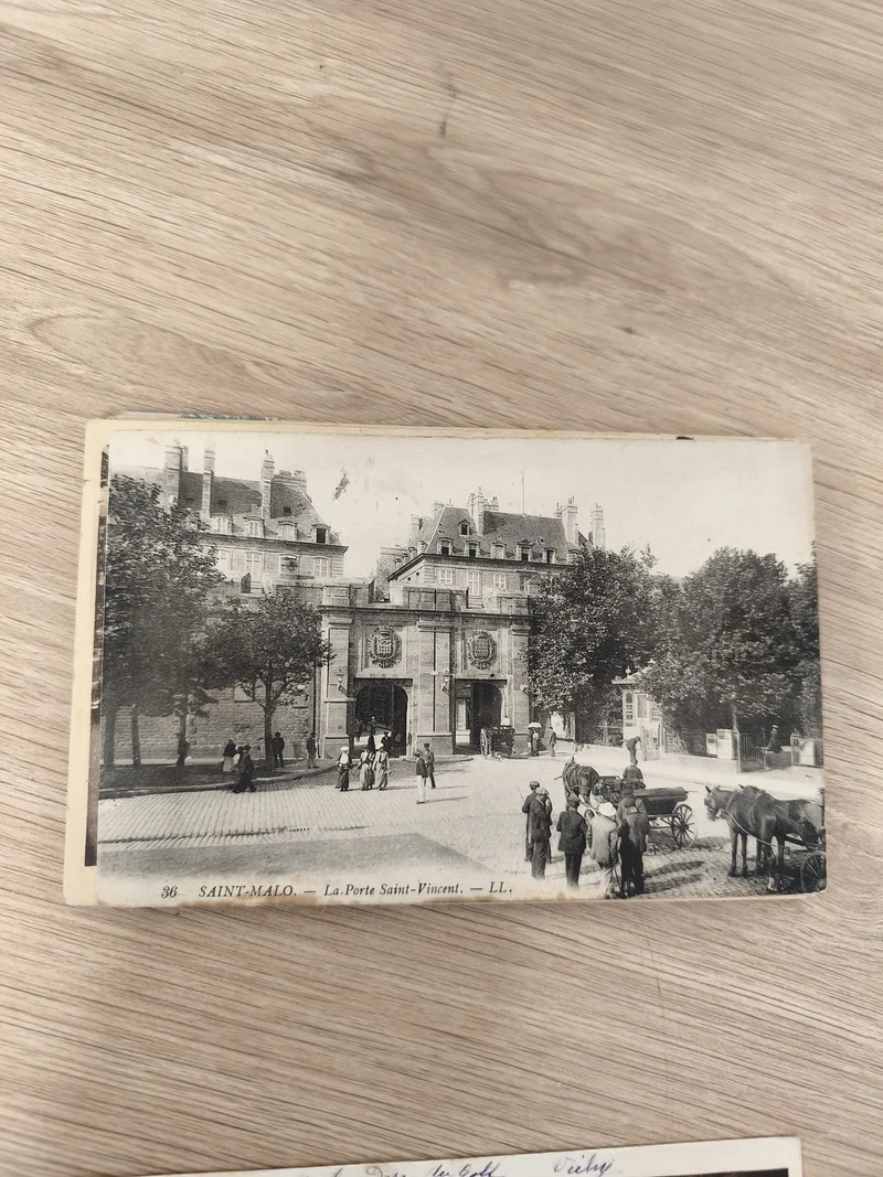 Ancienne carte postale Saint-Malo Porte Saint-Vincent LL noir et blanc