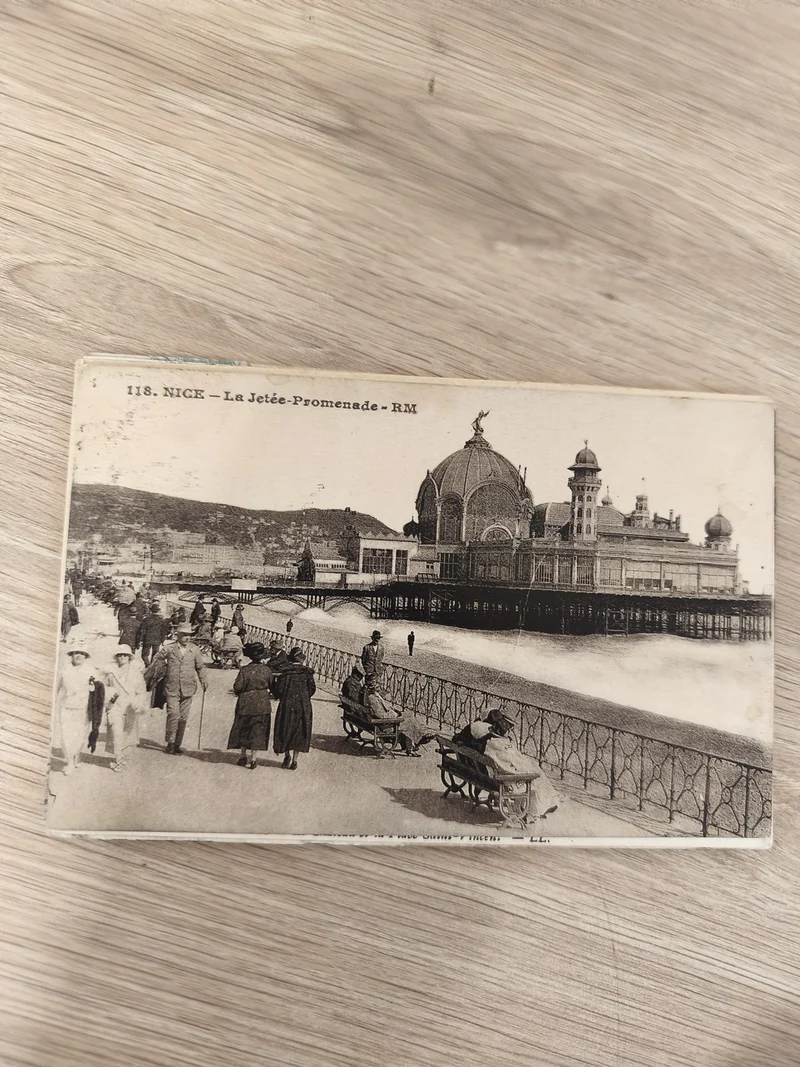 CPA ancienne Nice Jetée-Promenade, promenade bord de mer, costumes époque