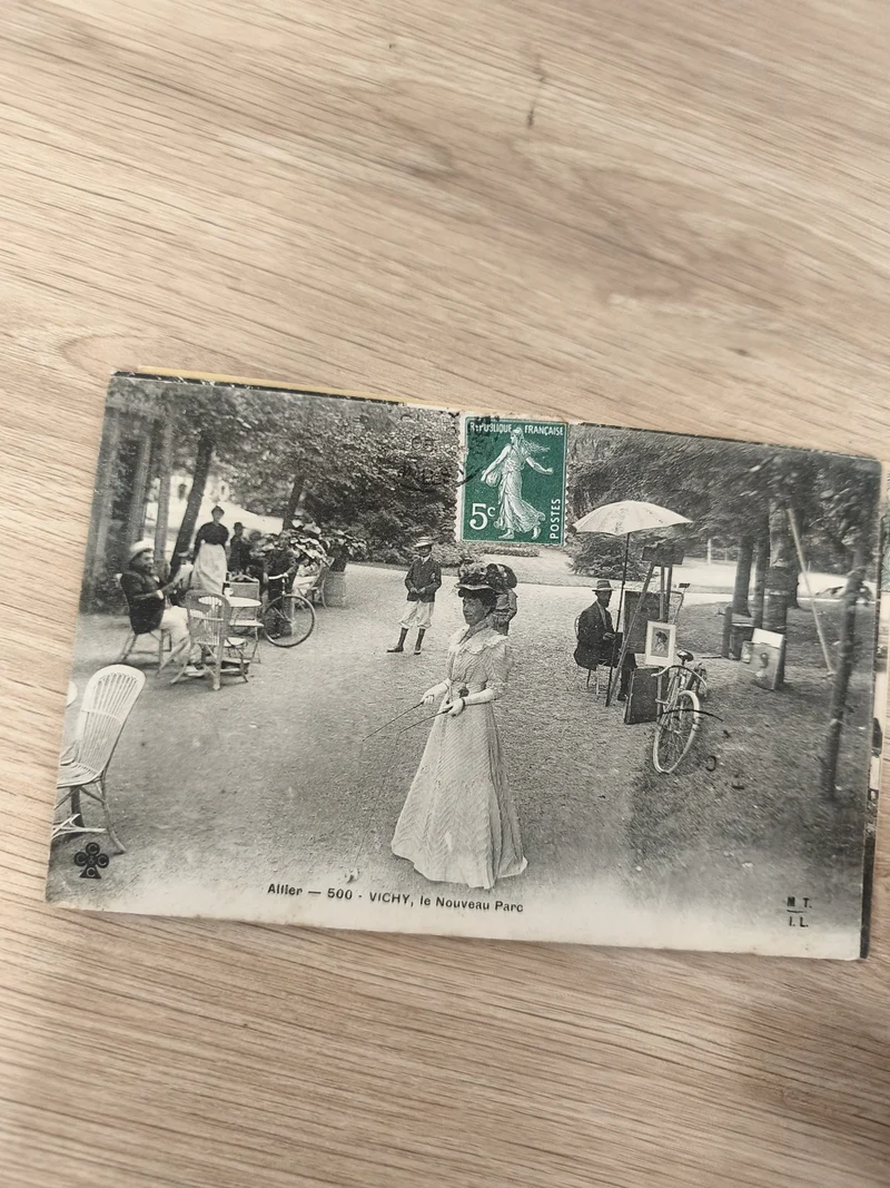 Ancienne carte postale Vichy Nouveau Parc, scène animée, timbre 5c