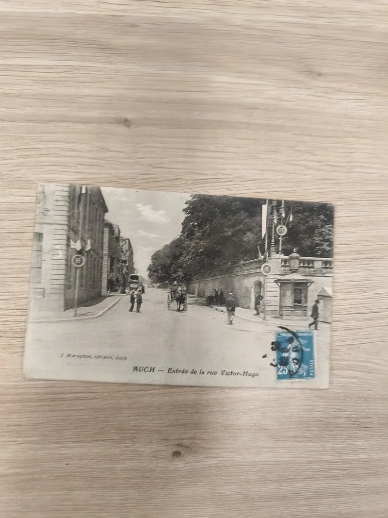 Ancienne CPA Auch entrée rue Victor-Hugo timbrée noir & blanc vintage France