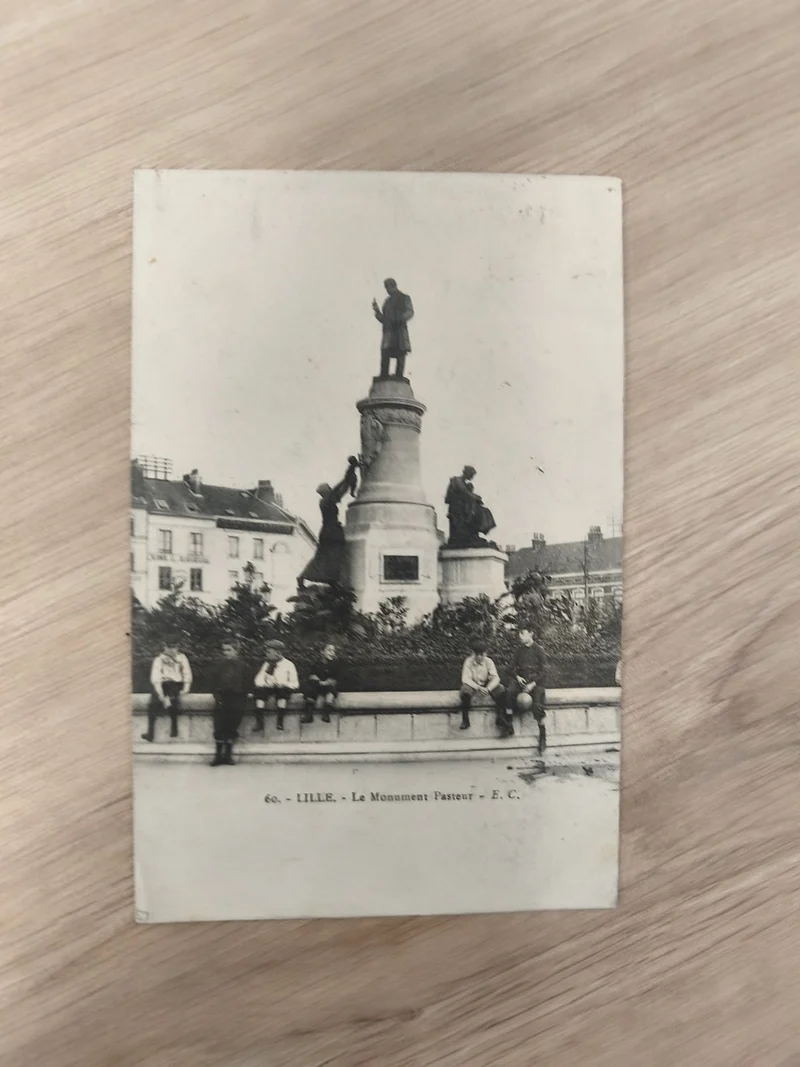 Ancienne carte postale Lille Monument Pasteur CPA noir et blanc vintage