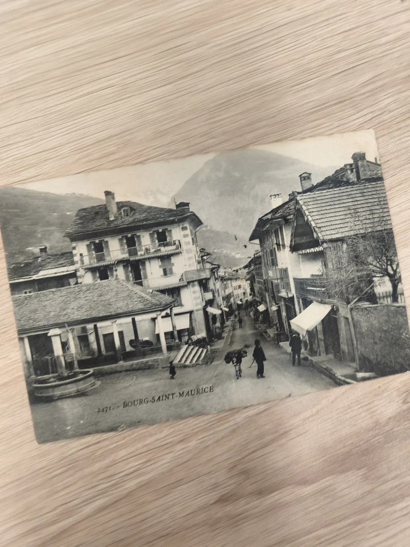 Ancienne carte postale Bourg-Saint-Maurice noir et blanc village alpin rétro