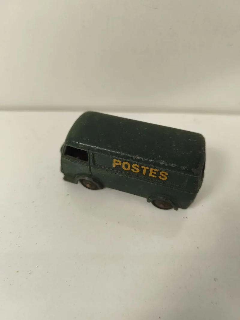 Dinky Toys ancienne camionnette Peugeot Postes verte vintage collection