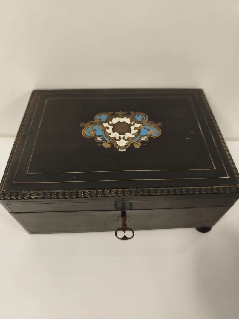 Ancien coffret Napoléon III à décor incrusté, clé d'origine, style vintage