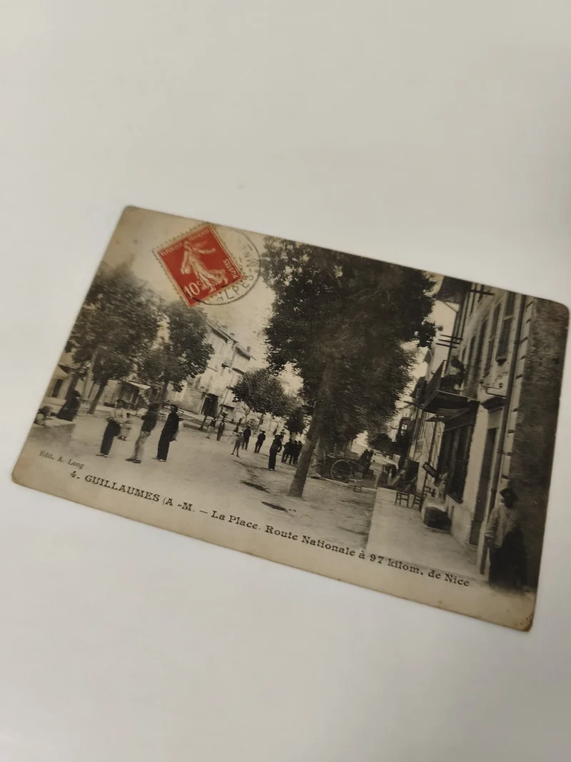 Carte postale ancienne Guillaumes La Place Route Nationale timbre 10c vintage