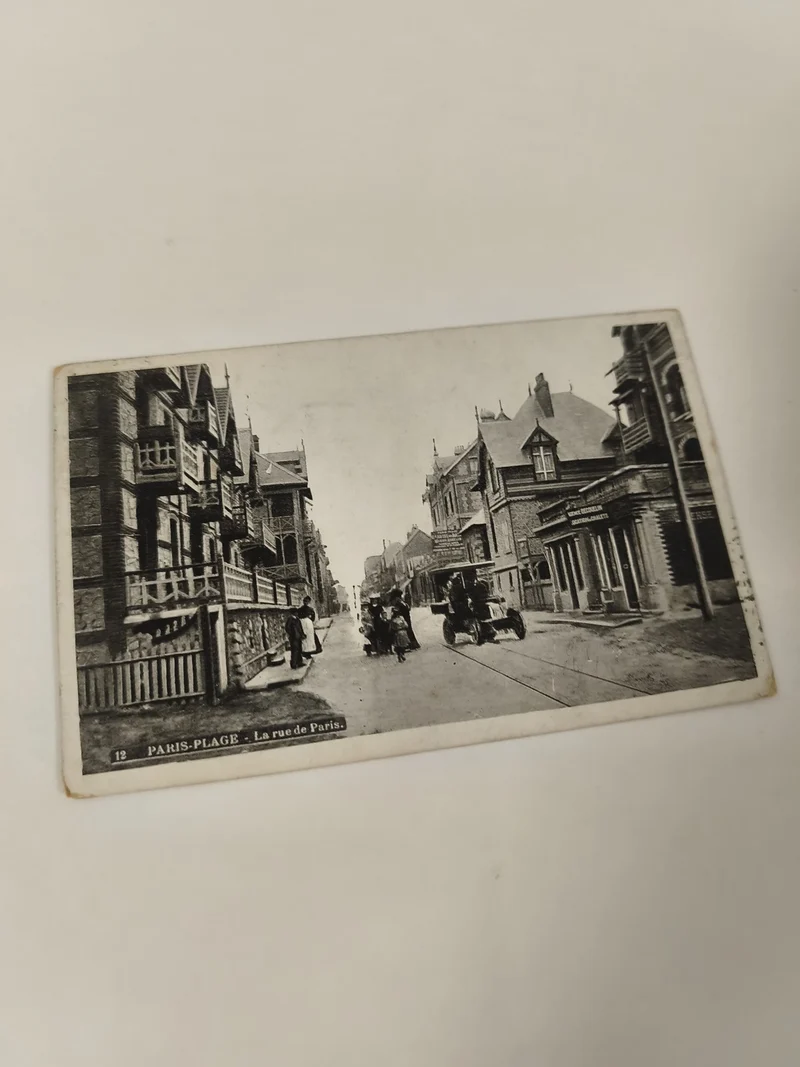 Carte postale ancienne Paris-Plage Rue de Paris CPA noir et blanc vintage